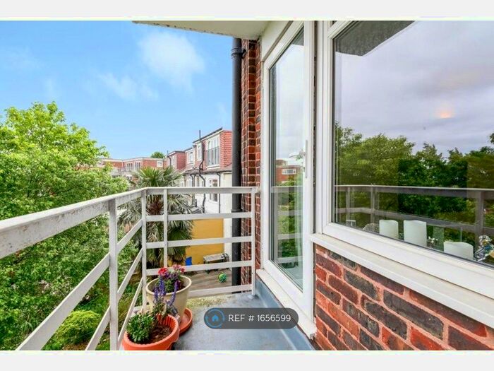 2 Bedroom Flat To Rent In St Albans House, London, SW16