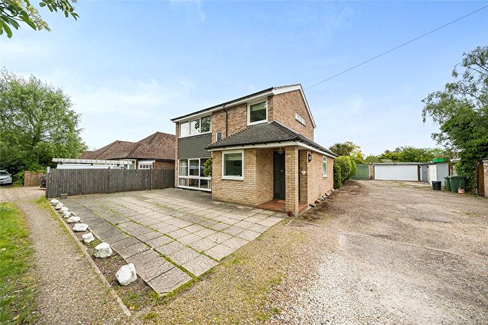 4 Bedroom Detached House For Sale In Walton On Thames, Surrey, KT12