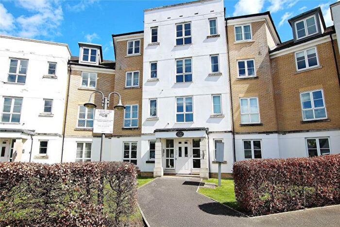 2 Bedroom Flat To Rent In Knaphill, Woking, GU21