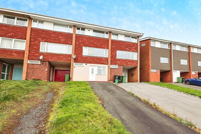 4 Bedroom Town House For Sale In Hunnington Crescent, Halesowen, B63