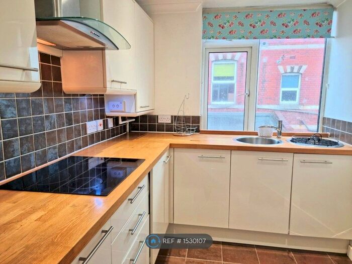 2 Bedroom Flat To Rent In City Road, Birmingham, B16