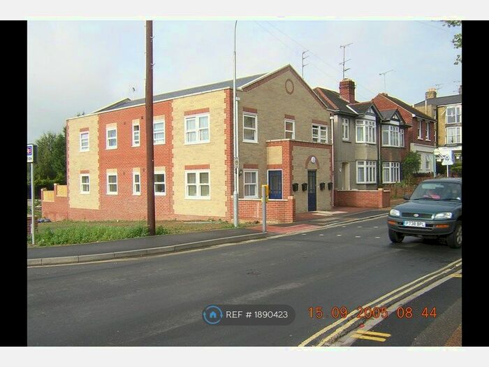 2 Bedroom Flat To Rent In St. Johns Road, Ryde, PO33