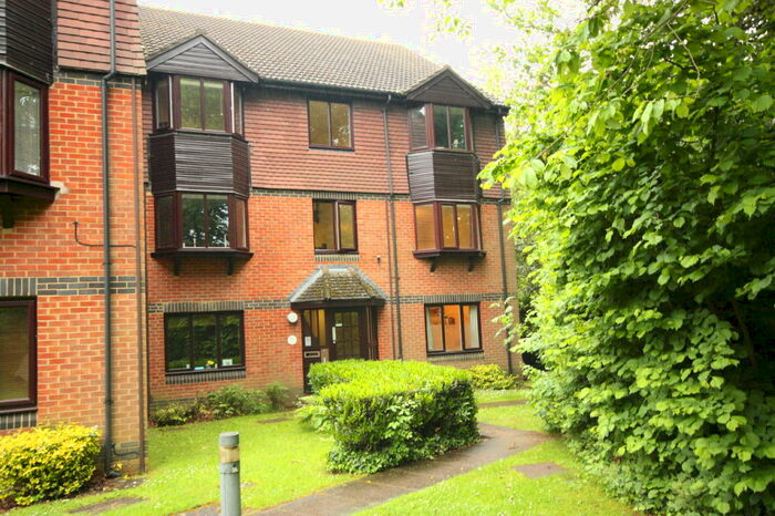 2 Bedroom Flat To Rent In Foxhills, Woking, GU21