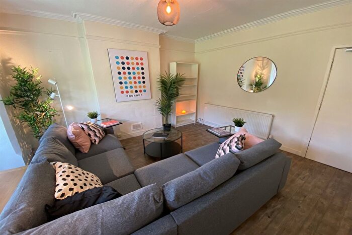 5 Bedroom Semi-Detached House To Rent In Broadgate, Beeston, NG9