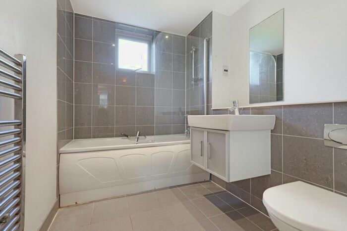 1 Bedroom Flat To Rent In Shore Point, High Road, Buckhurst Hill, IG9