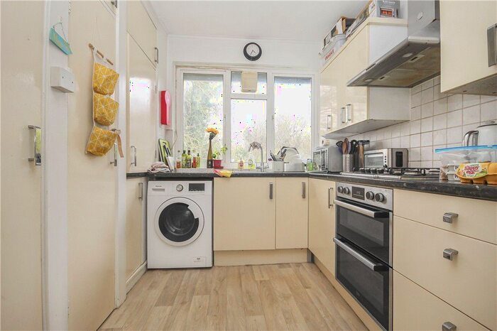 1 Bedroom Flat To Rent In Hill House Road, London, SW16