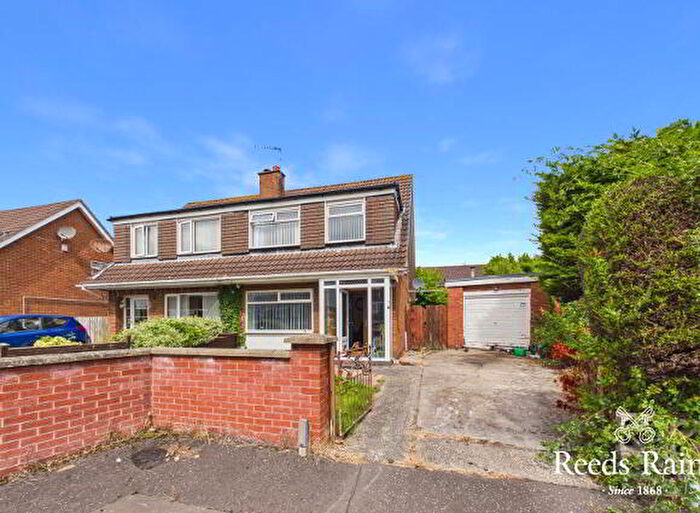 3 Bedroom Semi-Detached House For Sale In De Lacy Avenue, Carrickfergus, BT38
