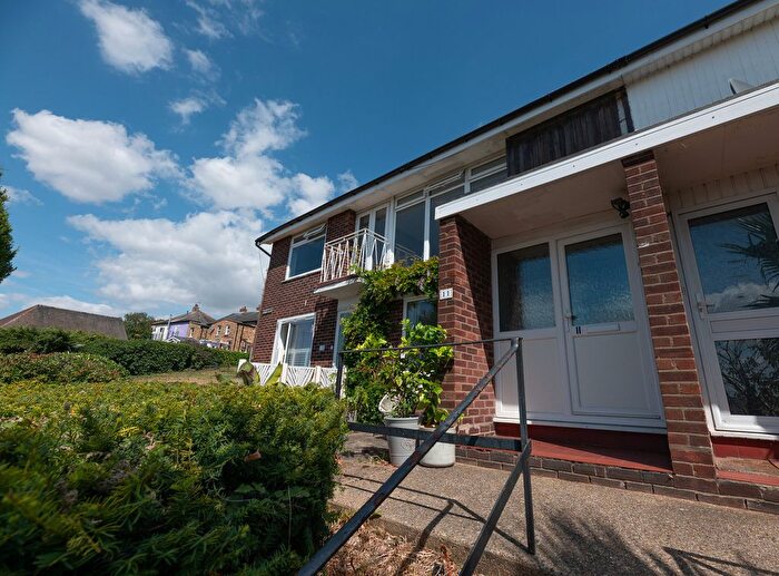 2 Bedroom Flat For Sale In New Road, Leigh-On-Sea, SS9