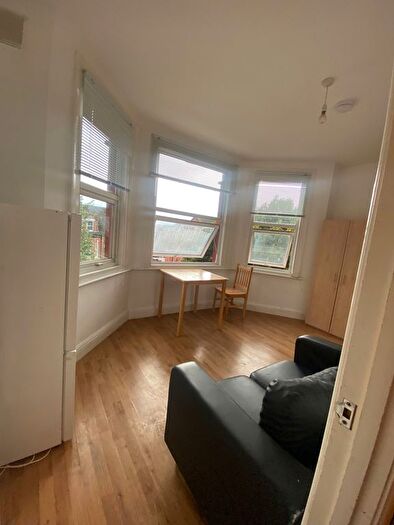1 Bedroom Flat To Rent In Park Avenue, London, NW2