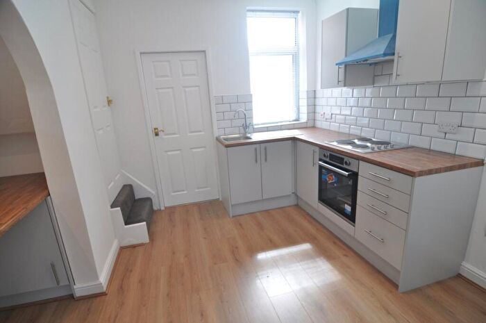 3 Bedroom House To Rent In Racecommon Road, Barnsley, S70