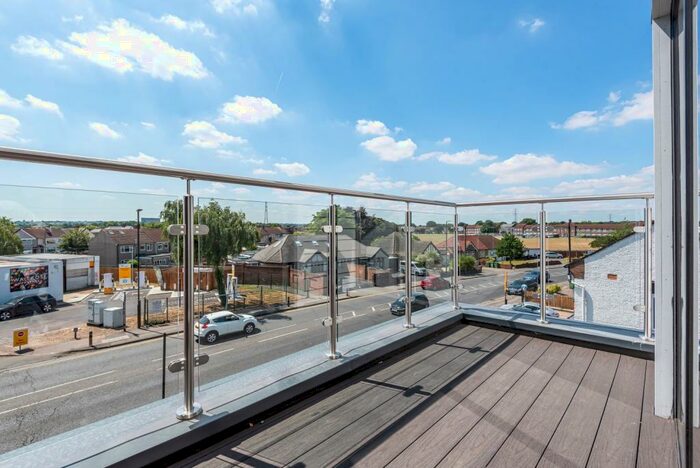 2 Bedroom Flat To Rent In A Blackfen Road Sidcup, DA15