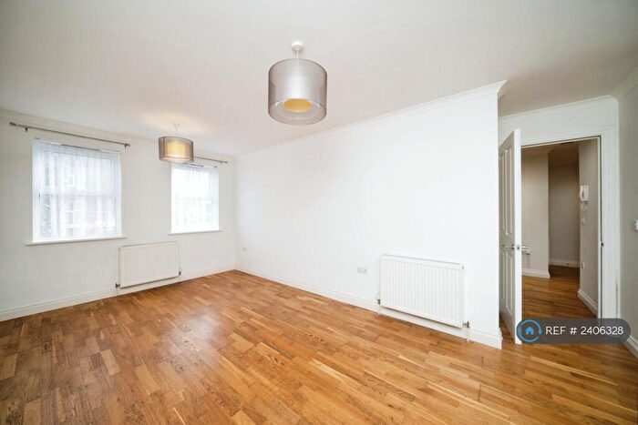 2 Bedroom Flat To Rent In Doric House, Sutton, SM1