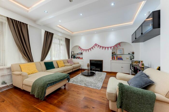 3 Bedroom Flat To Rent In Sussex Place, London, W2