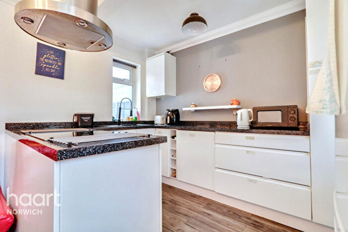 3 Bedroom Detached Bungalow For Sale In Bowthorpe Road, Norwich, NR5