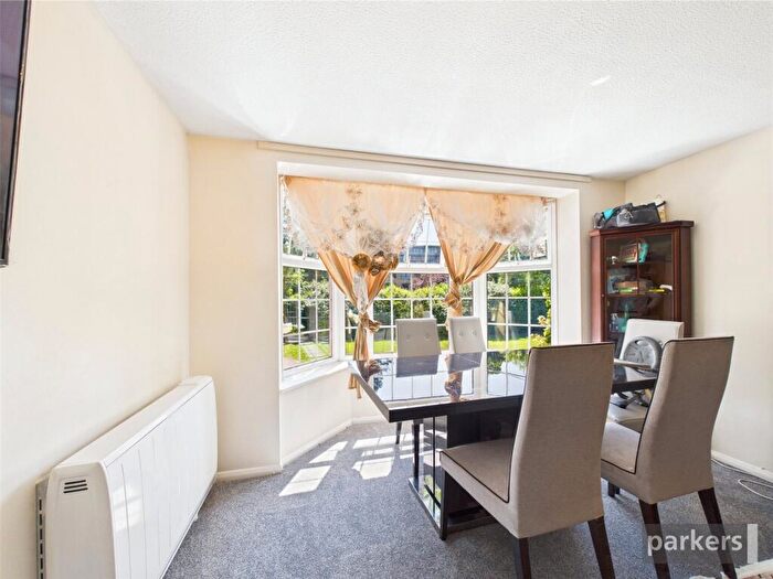 2 Bedroom Apartment For Sale In Westcote Road, Reading, Berkshire, RG30