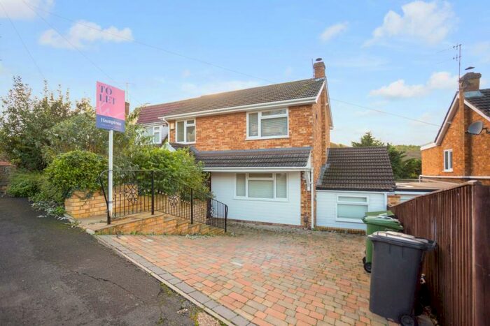 3 Bedroom House To Rent In Andrews Way Marlow, SL7