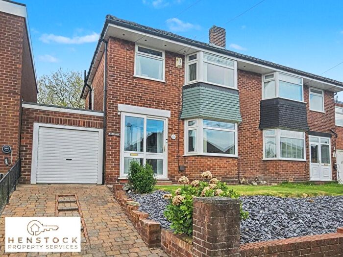 3 Bedroom Semi-Detached House For Sale In Worcester Road, Middleton, Manchester, M24