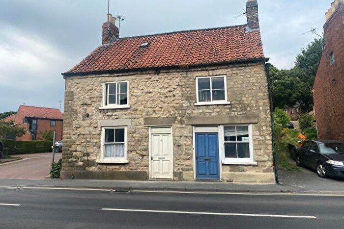 3 Bedroom Semi-Detached House To Rent In Castlegate, Malton, YO17