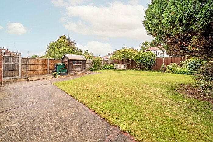 4 Bedroom Detached House For Sale In Greyhound Hill, London, NW4