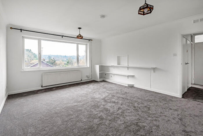 2 Bedroom Apartment For Sale In Bluehouse Lane, Oxted, Surrey, RH8