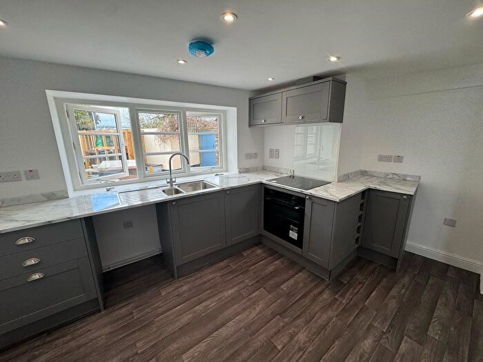 2 Bedroom Flat To Rent In Honiton, EX14