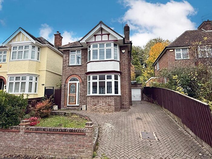 3 Bedroom Detached House For Sale In Wardown Crescent, Old Bedford Road Area, Luton, Bedfordshire, LU2