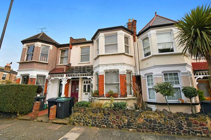 2 Bedroom Flat To Rent In North View Road London, N8