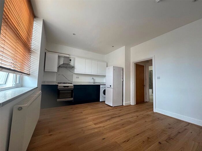 2 Bedroom Apartment To Rent In Windsor Court, High Street, Crouch End, London, N8