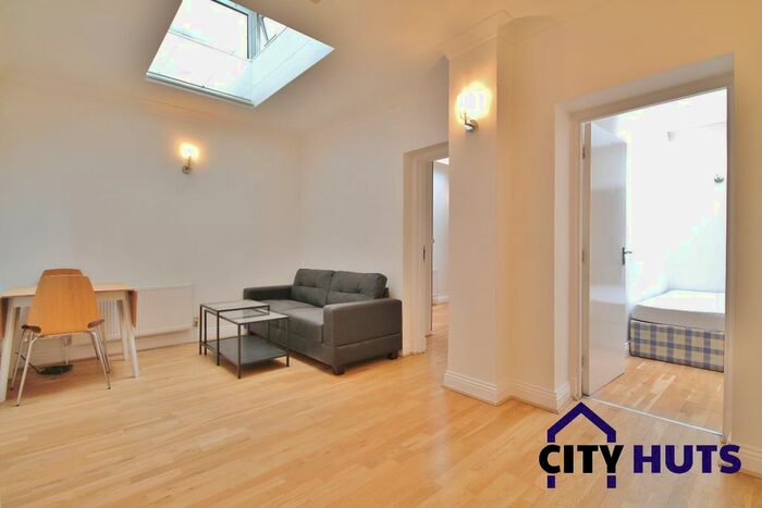 2 Bedroom Flat To Rent In Queens Gate, Kensington, SW7