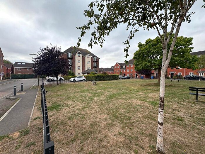 2 Bedroom Flat To Rent In Woodland Walk, Aldershot, Hampshire, GU12