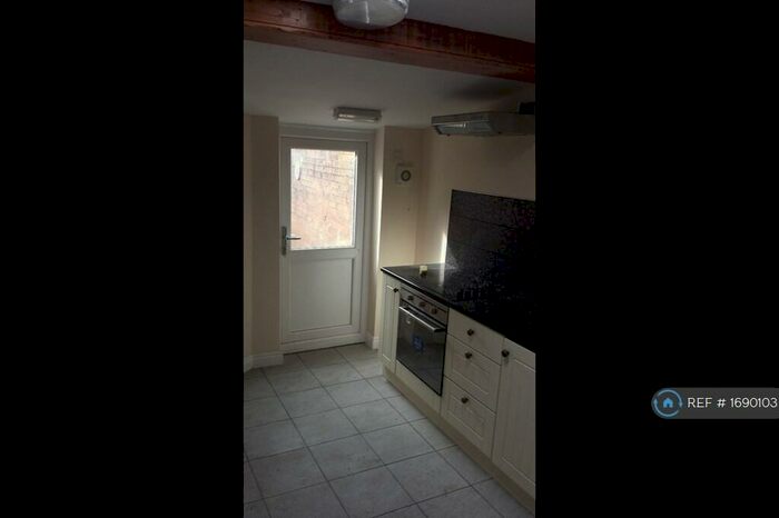 4 Bedroom Semi-Detached House To Rent In Marsh Lane, West Bromwich, B71