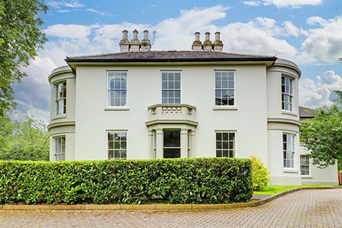2 Bedroom Apartment For Sale In The Cedars, Sherwood, Nottinghamshire, NG5