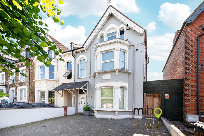 2 Bedroom Apartment For Sale In Beaconsfield Road, New Southgate, N11