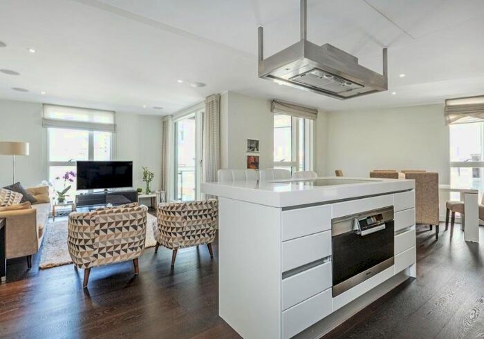 3 Bedroom Flat To Rent In Apartment, Moore House, Gatliff Road, London, SW1W