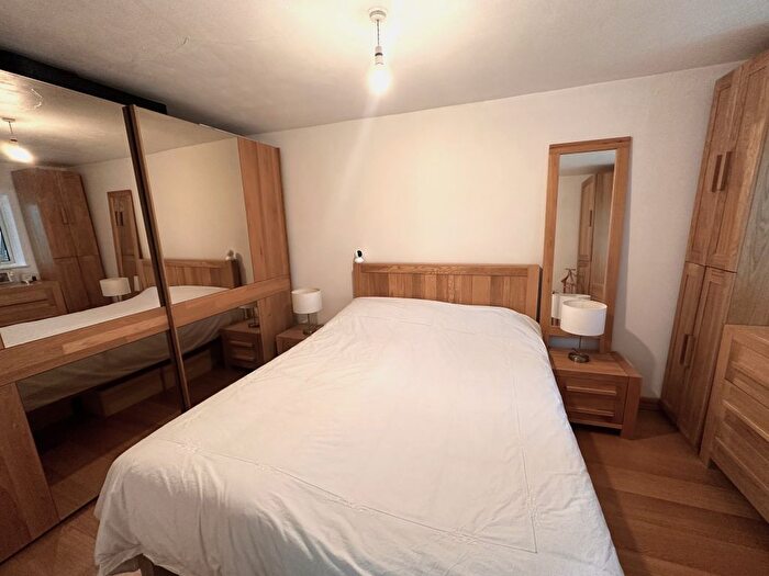 1 Bedroom Flat For Sale In Fairview Avenue, Woking, GU22