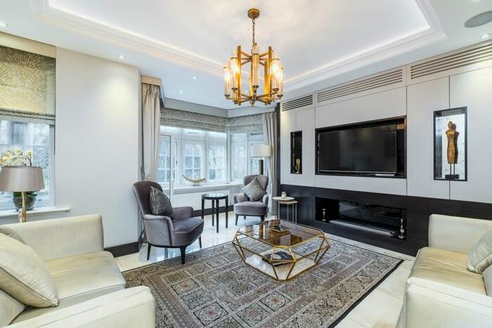 3 Bedroom Flat To Rent In Knightsbridge, London, SW1X