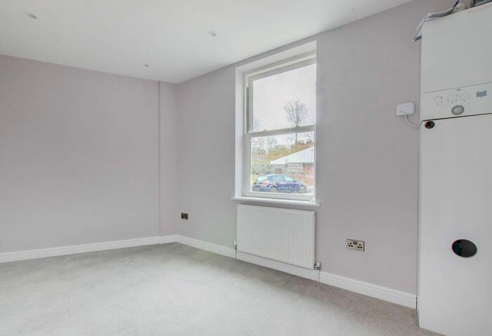 1 Bedroom Flat To Rent In Queens Road, Peckham, London, SE15