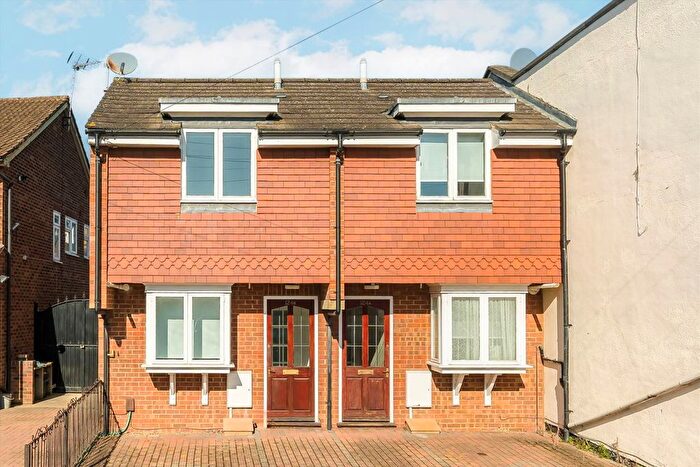 1 Bedroom Flat To Rent In Colne Road, Twickenham, TW2