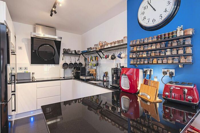 2 Bedroom Flat To Rent In Wick Lane, Bow, London, E3