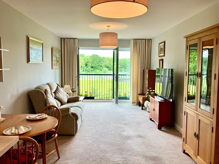 1 Bedroom Flat For Sale In Old Schools Lane, Epsom, KT17