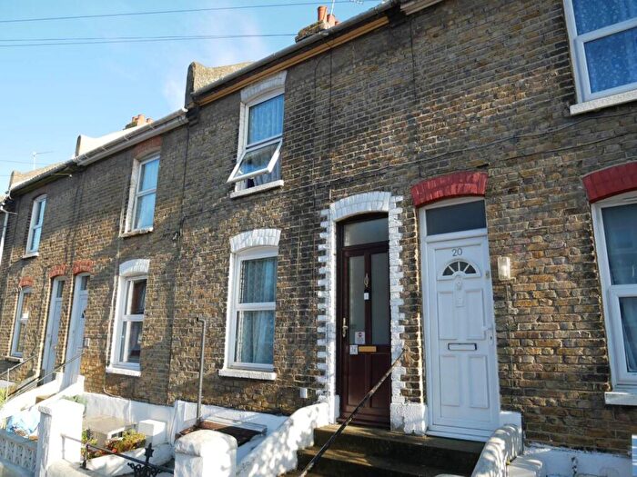 4 Bedroom House To Rent In May Road, Rochester, Kent, ME1