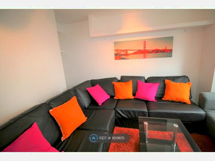 8 Bedroom Semi-Detached House To Rent In Davenport Avenue, Manchester, M20