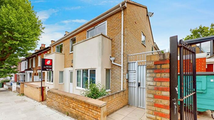 2 Bedroom Maisonette To Rent In Kimberley Avenue Peckham, SE15