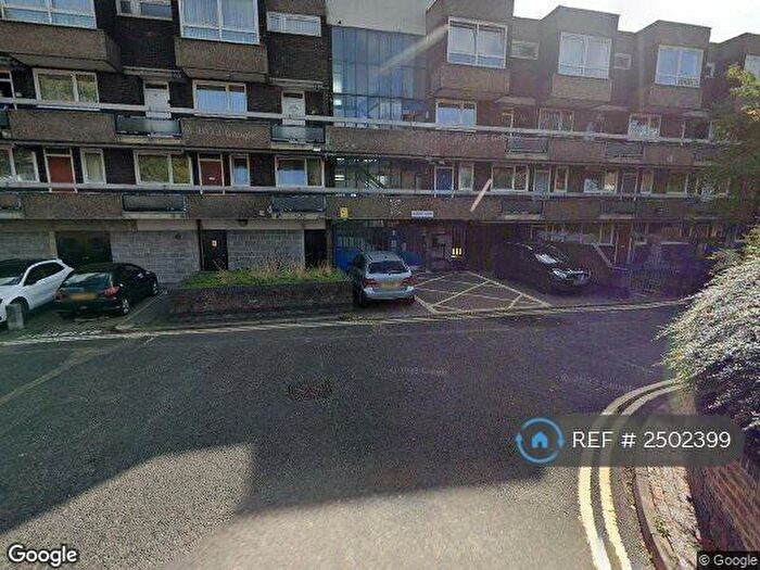 3 Bedroom Maisonette To Rent In Damory House, London, SE16
