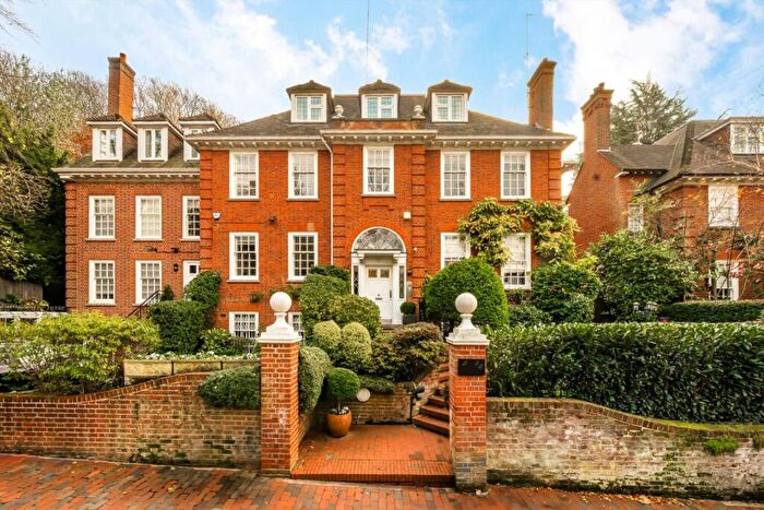 3 Bedroom Flat For Sale In Redington Gardens, Hampstead, NW3