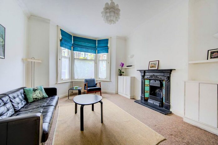 2 Bedroom Flat To Rent In Bravington Road, Maida Hill, London, W9