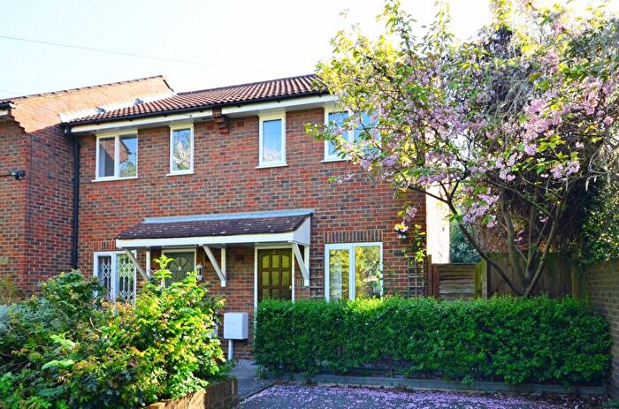 2 Bedroom House To Rent In Caroline Place, Battersea, London, SW11