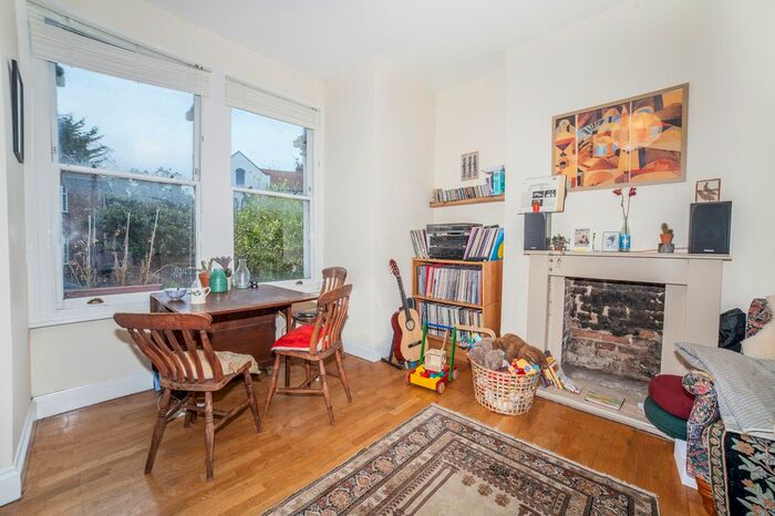1 Bedroom Flat To Rent In Castlewood Road, London, N16