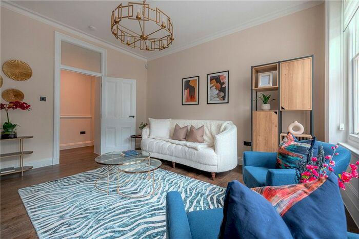 3 Bedroom Flat To Rent In Ridgmount Gardens, London, WC1E
