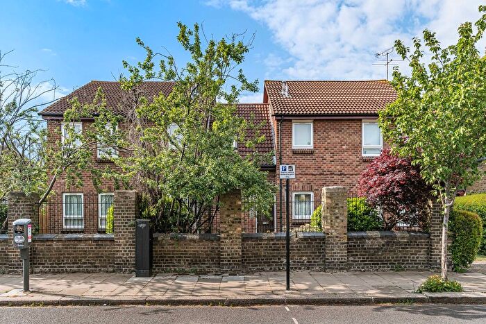 1 Bedroom Flat For Sale In Winston House, Balfour Road, Northfields, Ealing, W13